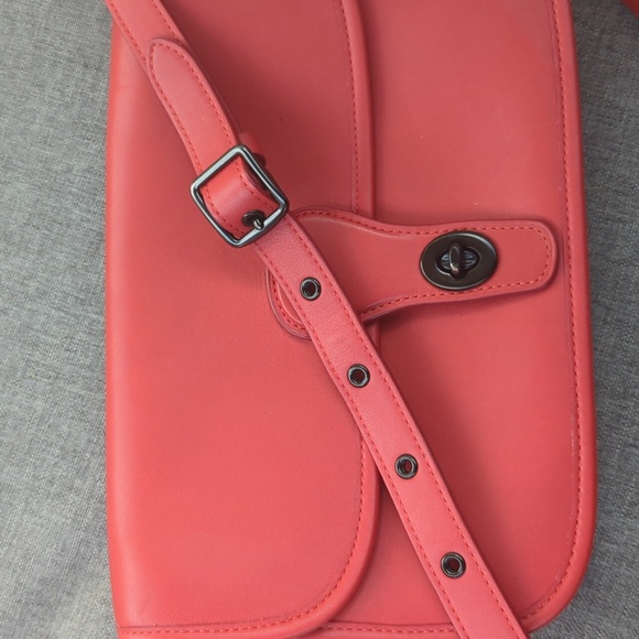 NWOT Coach Original Turnlock Tab Messenger - Picture 9 of 11